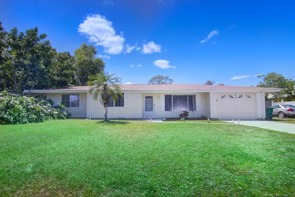 2308 SE Seafury Lane Port St Lucie FL 34952
