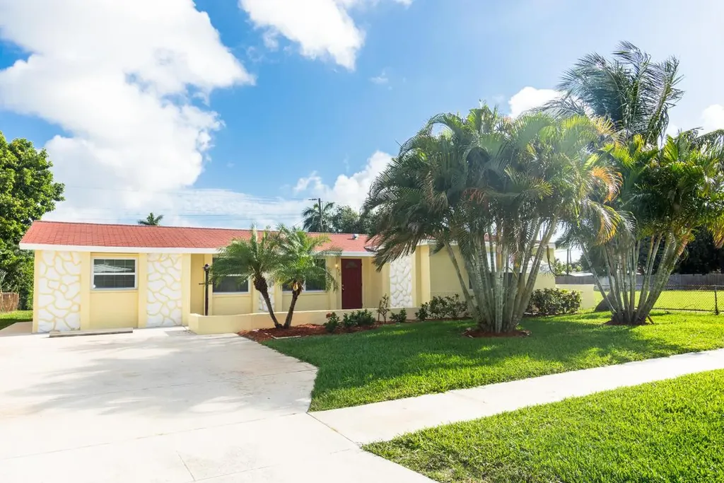 370 W 32nd Street Riviera Beach FL 33404