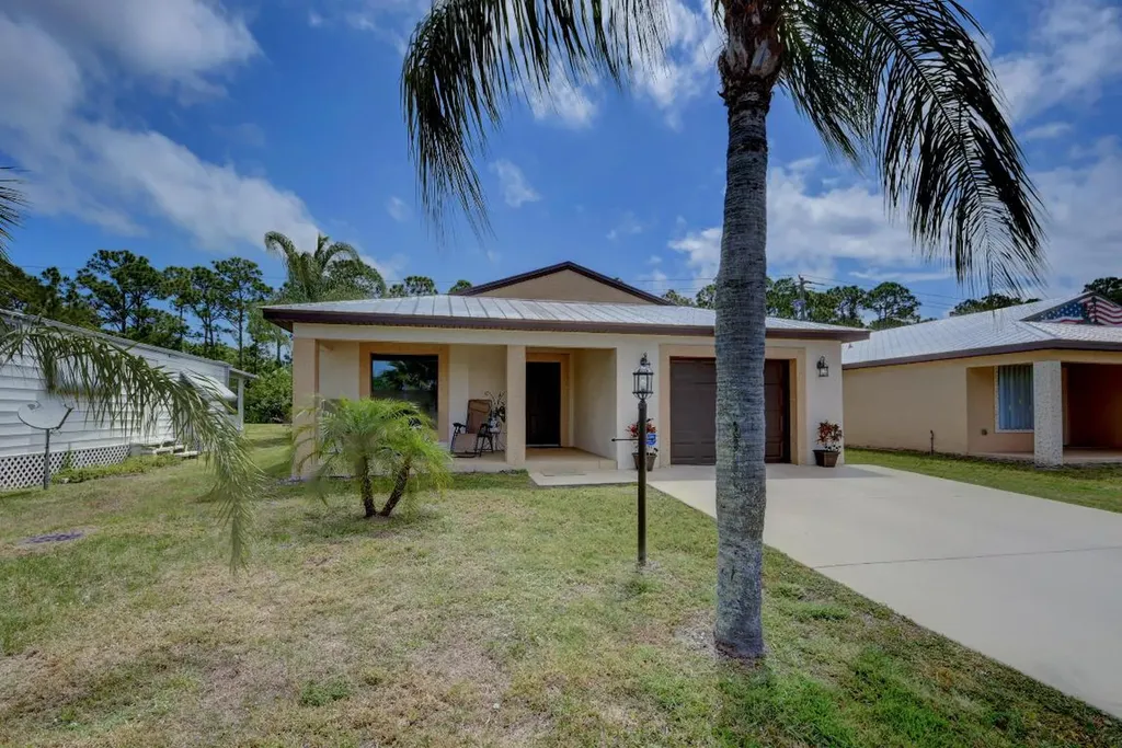 4 San Juan Lane Port St Lucie FL 34952