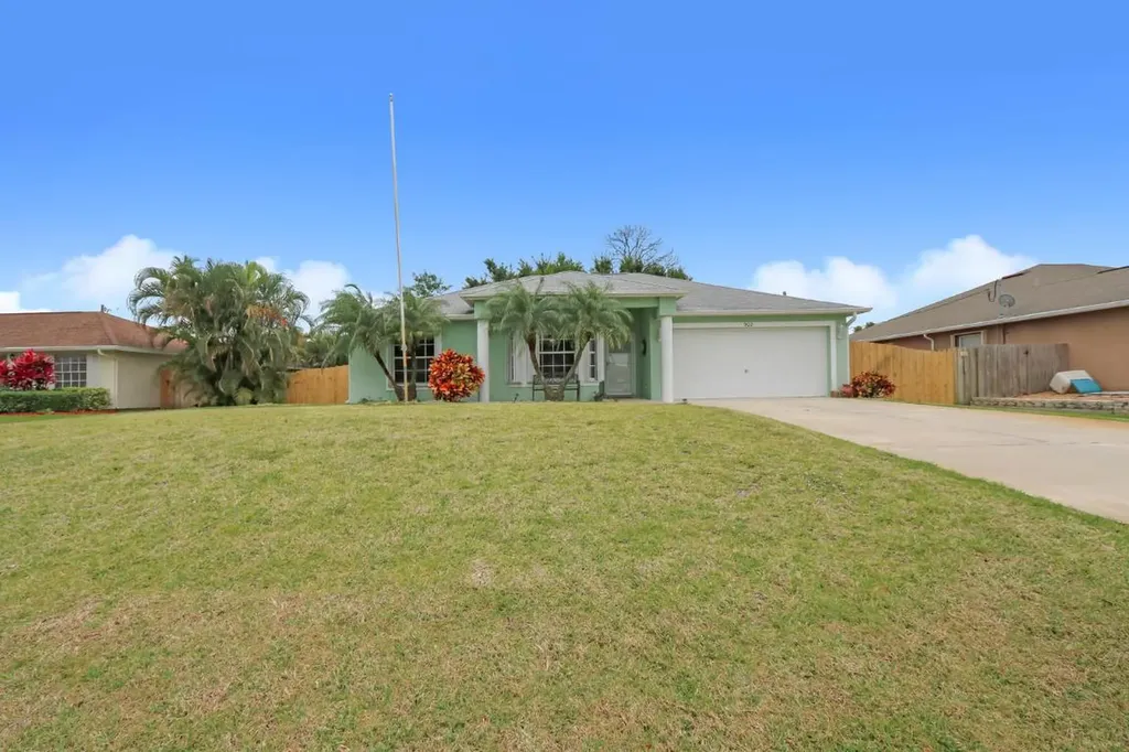 902 SW Butterfly Terrace Port St Lucie FL 34953