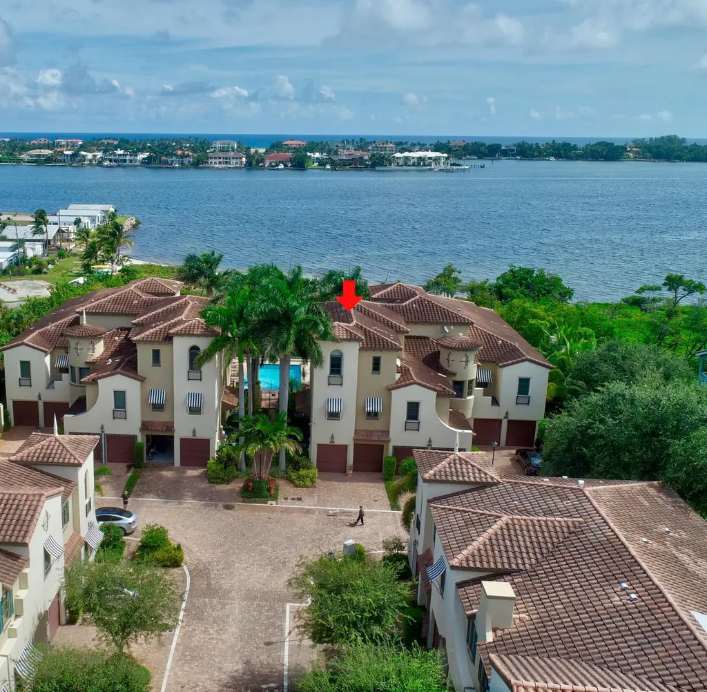 1020 Via Villagio Hypoluxo FL 33462