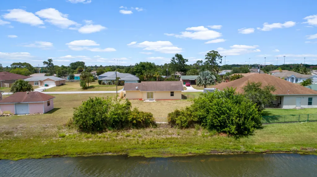 1162 SW Bellevue Avenue Port St Lucie FL 34953