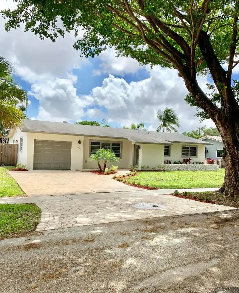 1921 NW 105th Terrace Pembroke Pines FL 33026