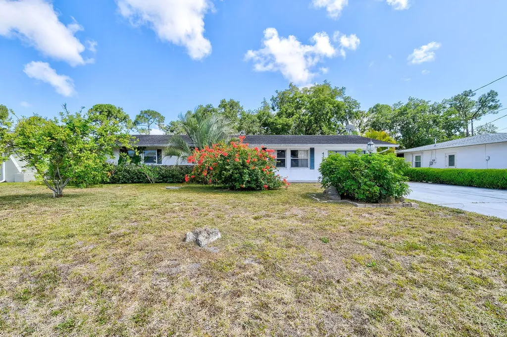 429 SE Calmoso Drive Port St Lucie FL 34983