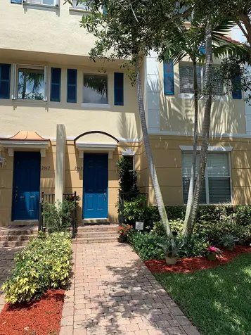 2860 S Oasis Drive Boynton Beach FL 33426