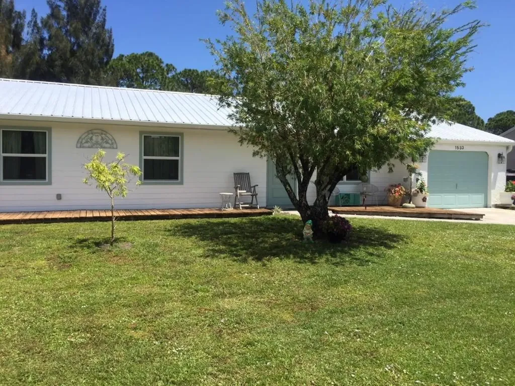 1533 SE Belcrest Street Port St Lucie FL 34952