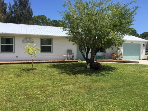 1533 SE Belcrest Street Port St Lucie FL 34952