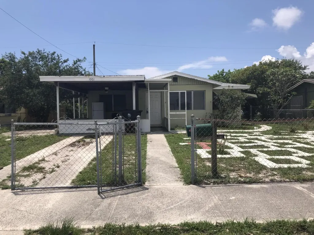 1001 12th Court S Lake Worth Beach FL 33460