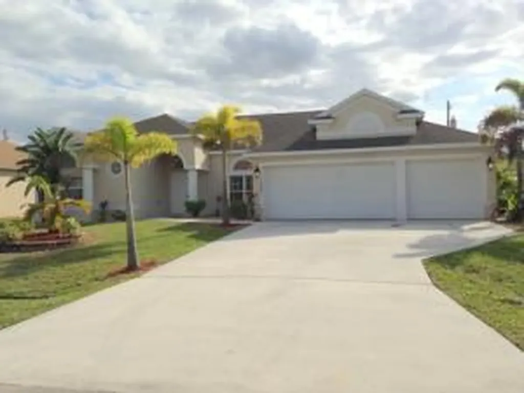 1042 SW Eckard Avenue Port St Lucie FL 34953