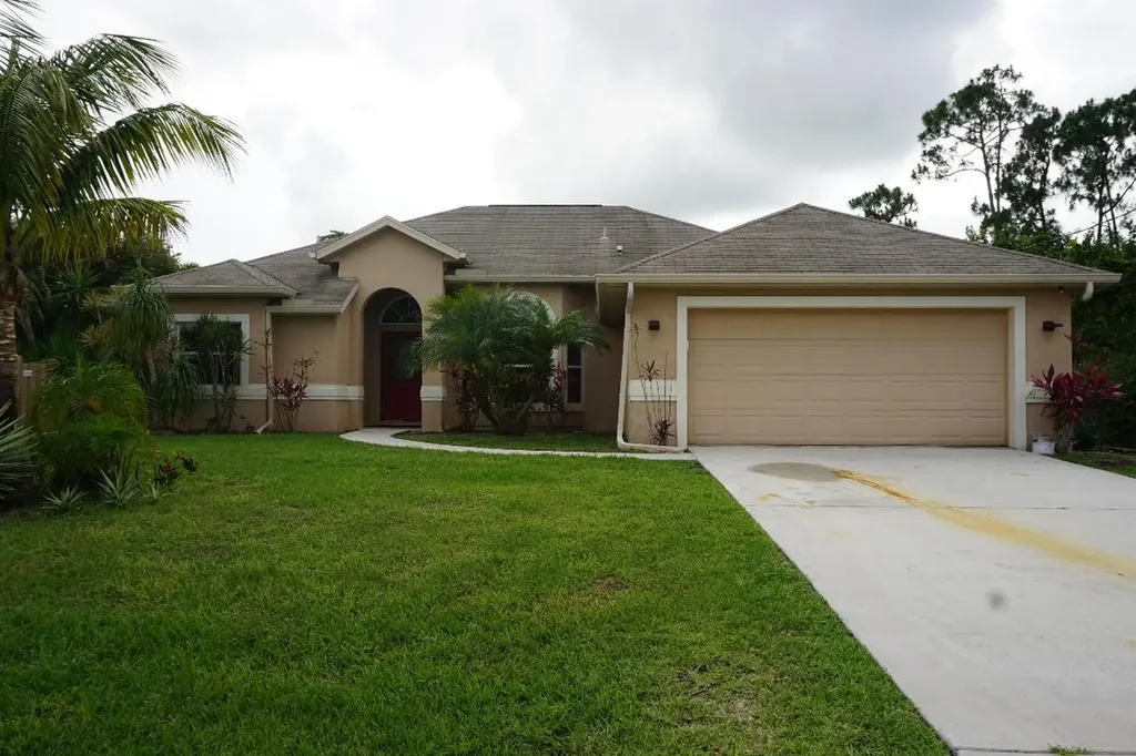4658 SW Dactyl Street Port St Lucie FL 34953