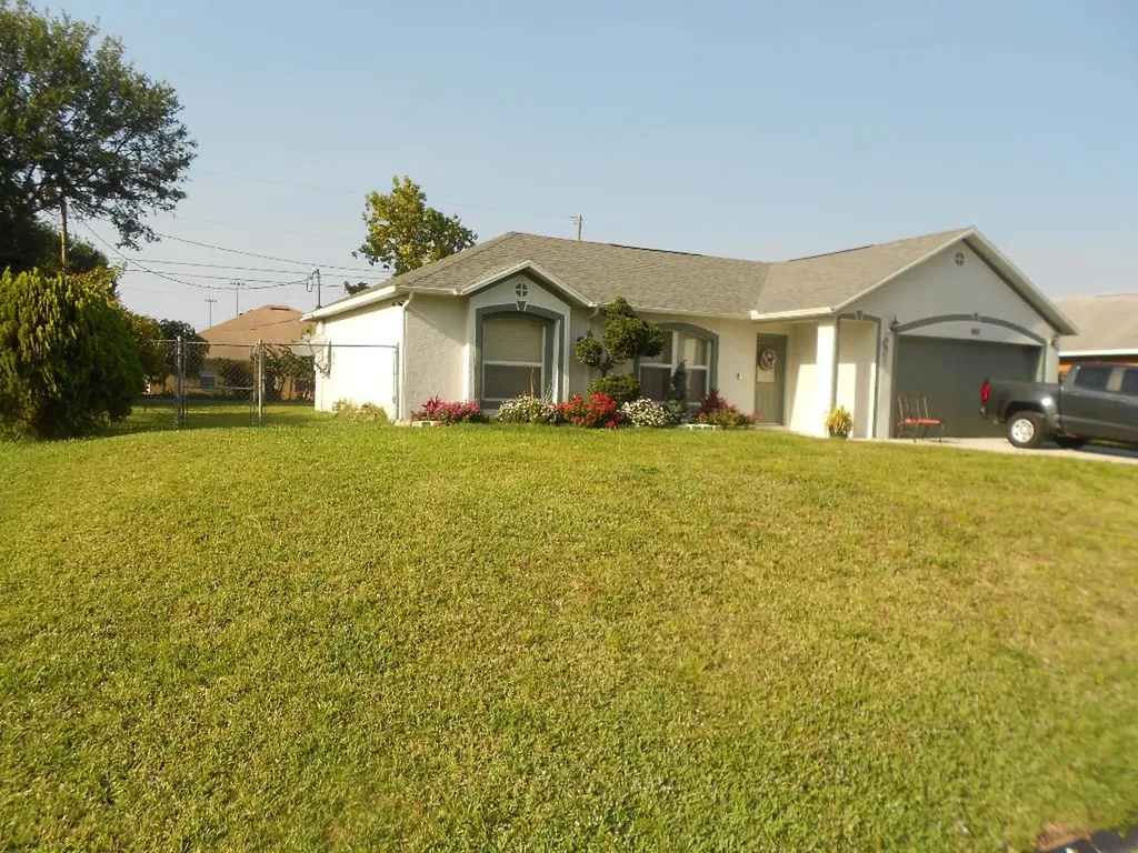 807 SW Trouville Avenue Port St Lucie FL 34953
