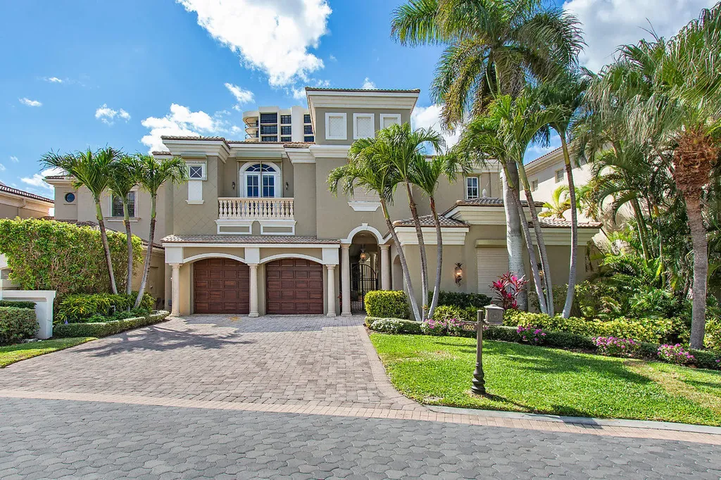 1002 Grand Court Highland Beach FL 33487