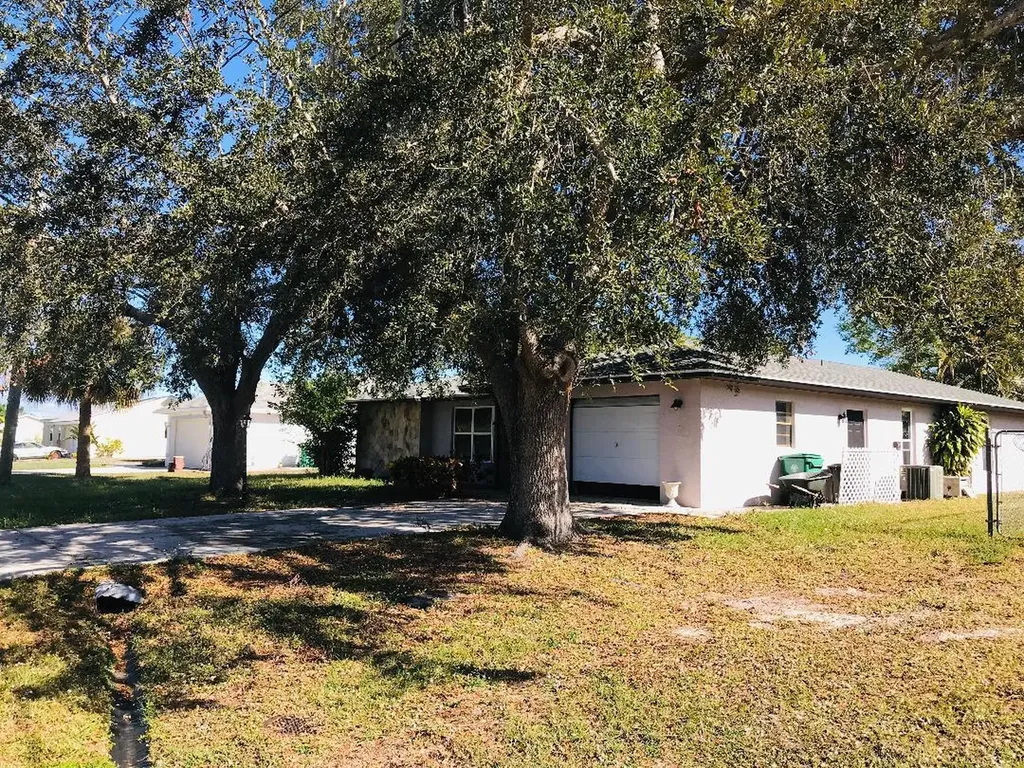 2349 SE Sidonia Street Port St Lucie FL 34952