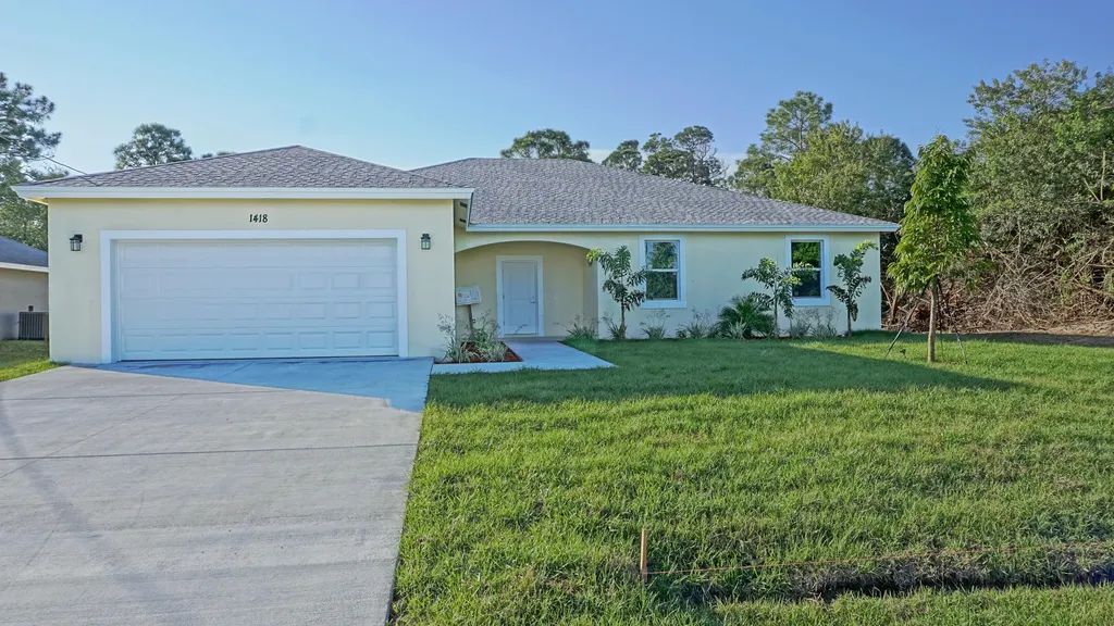 1418 SW Glastonberry Avenue Port St Lucie FL 34953