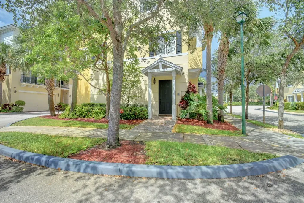 3821 NW 5th Terrace Boca Raton FL 33431