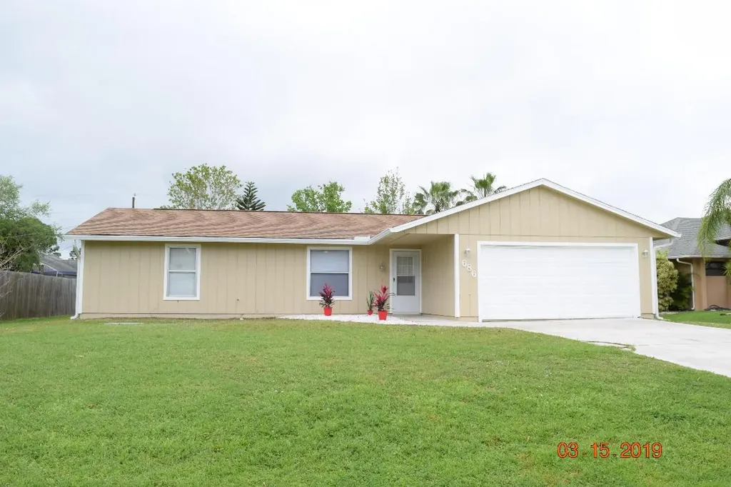 686 SE Majestic Terrace Port St Lucie FL 34983