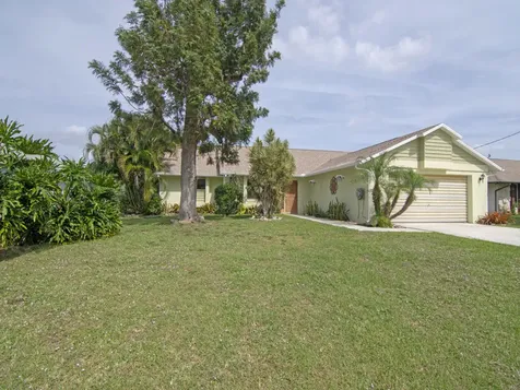 1833 SE Bowie Street Port St Lucie FL 34952