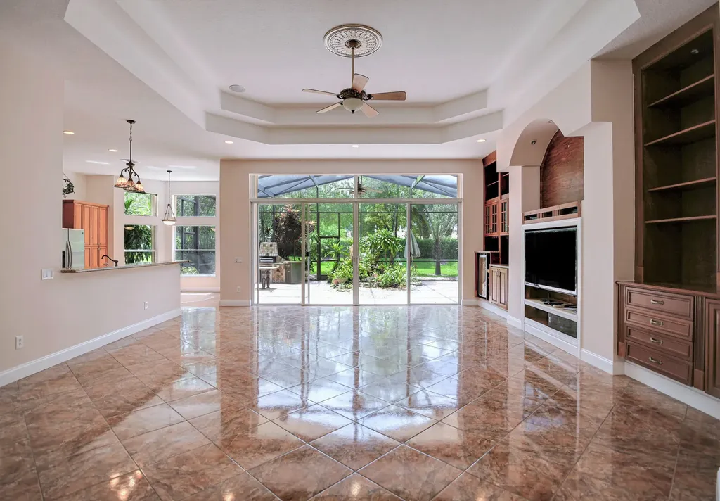 8683 Tierra Lago Cove Lake Worth FL 33467