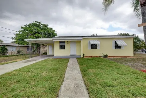 1222 14th Court S Lake Worth Beach FL 33460