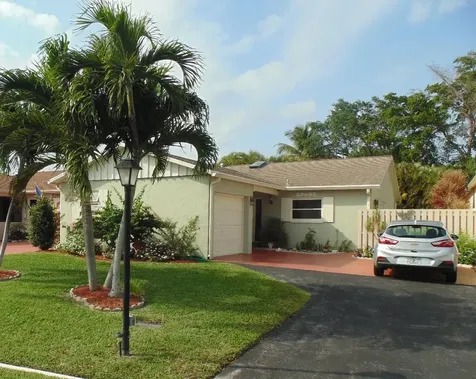 5253 Mirror Lakes Boulevard Boynton Beach FL 33472