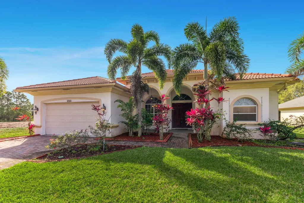 6085 NW East Deville Circle Port St Lucie FL 34986