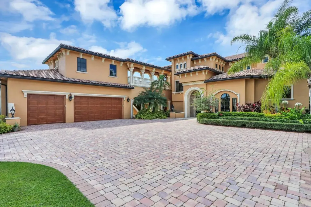169 SE Fiore Bello Port St Lucie FL 34952