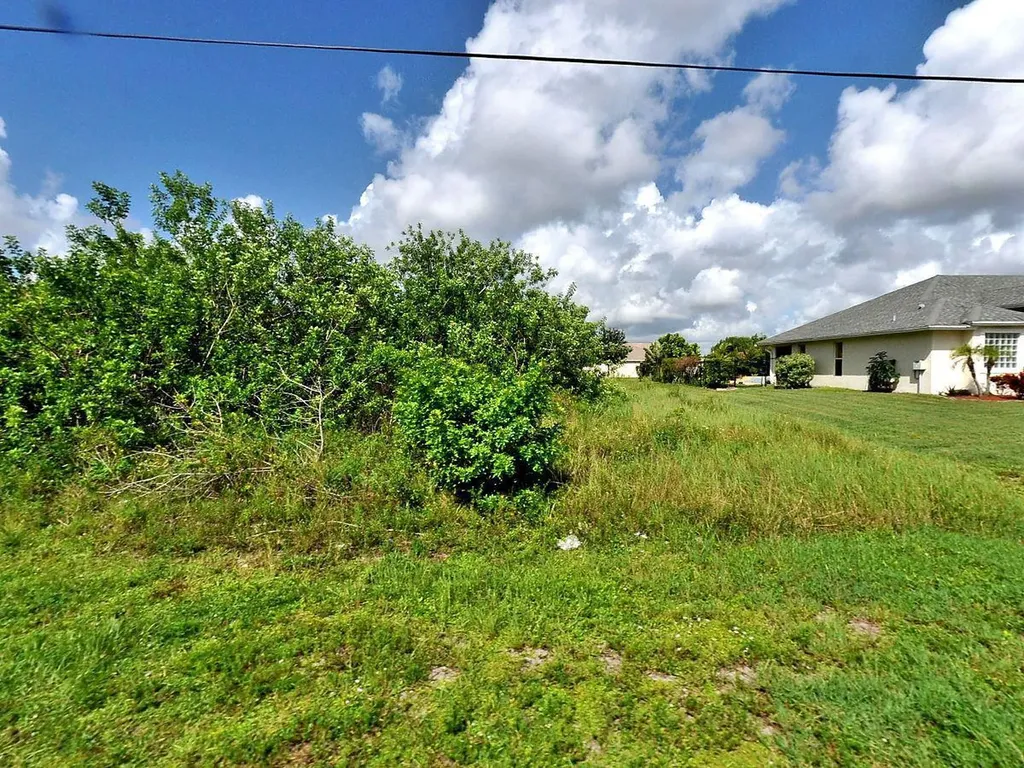 3668 SW Hale Street Port St Lucie FL 34953