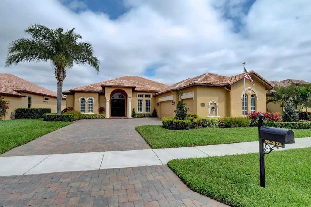948 SW Grand Reserves Boulevard Port St Lucie FL 34986