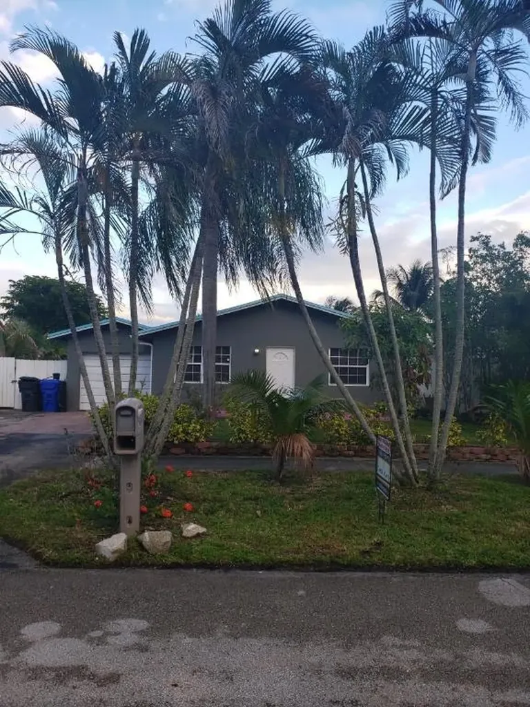408 SW 74th Avenue North Lauderdale FL 33068