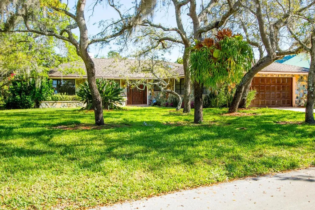 641 SE Norsemen Drive Port St Lucie FL 34984