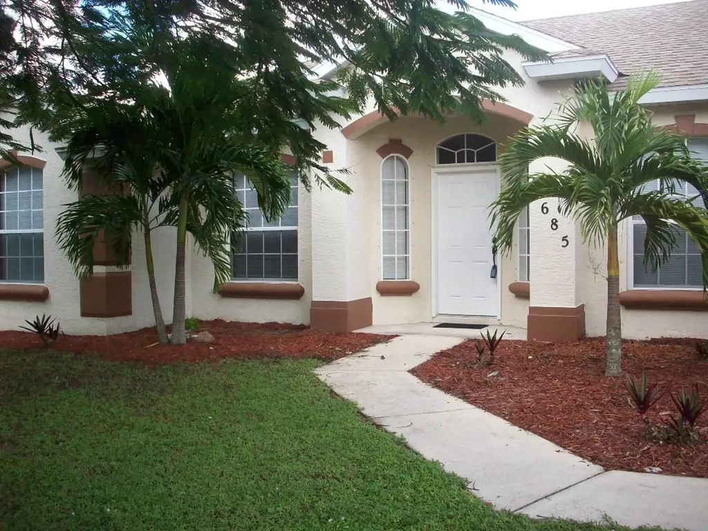 1685 SW Starman Avenue Port St Lucie FL 34953