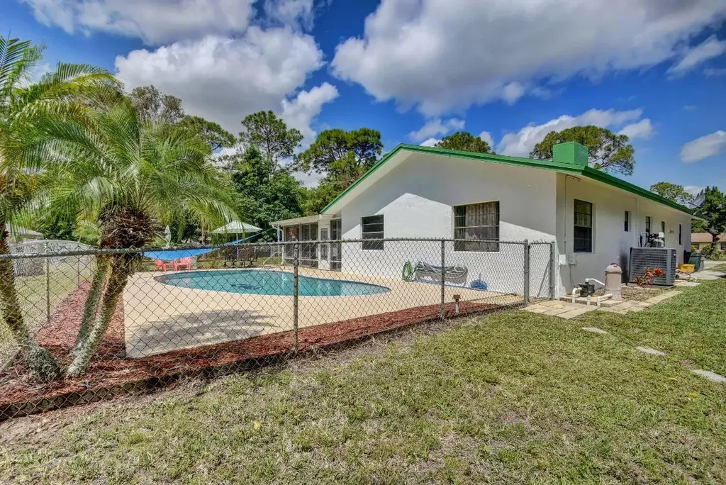 16318 E Downers Drive Loxahatchee FL 33470