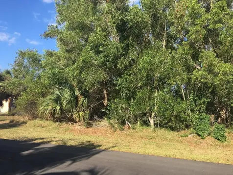 2562 SE Lakewood Street Port St Lucie FL 34952