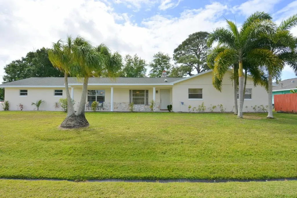 676 SE Preston Lane Port St Lucie FL 34983