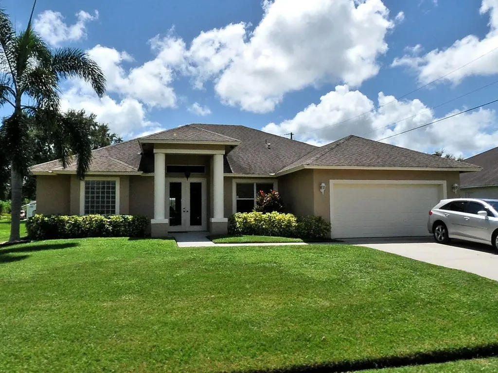 152 SW Glen Road Port St Lucie FL 34953