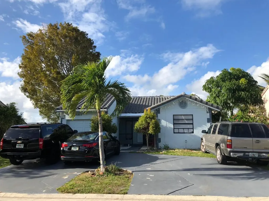 5857 Strawberry Lakes Circle Lake Worth FL 33463