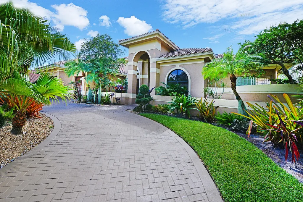 6694 Newport Lake Circle Boca Raton FL 33496