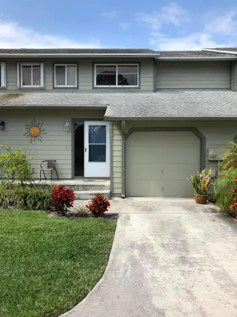 635 NE Wax Myrtle Way Jensen Beach FL 34957