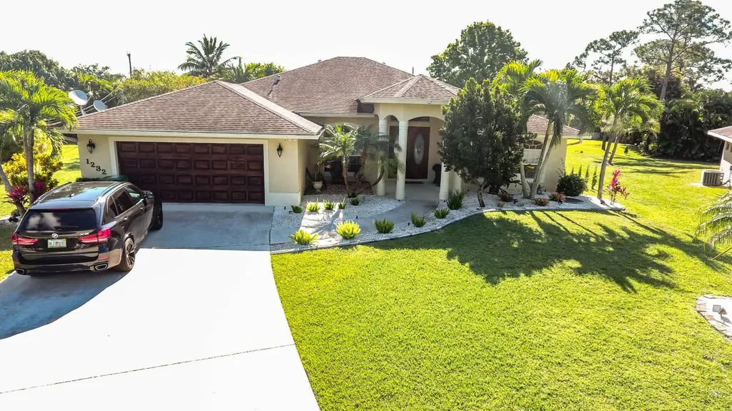 1232 SE Palm Beach Road Port St Lucie FL 34952