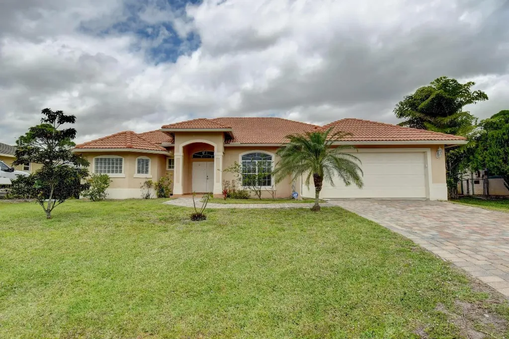 925 SW Fenway Road Port St Lucie FL 34953
