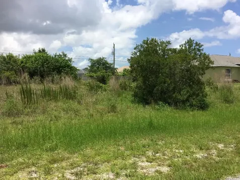549 SW Fifer Avenue Port St Lucie FL 34953