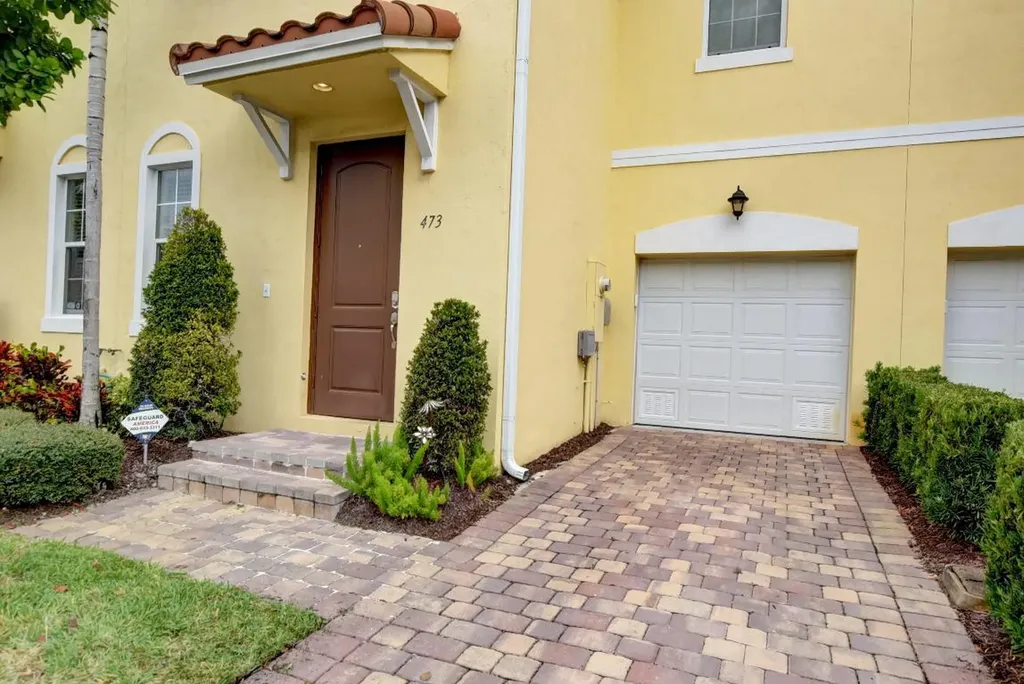 473 Graham Place Boynton Beach FL 33435