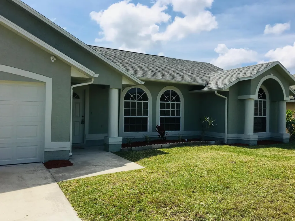 318 SW Jeanne Avenue Port St Lucie FL 34953