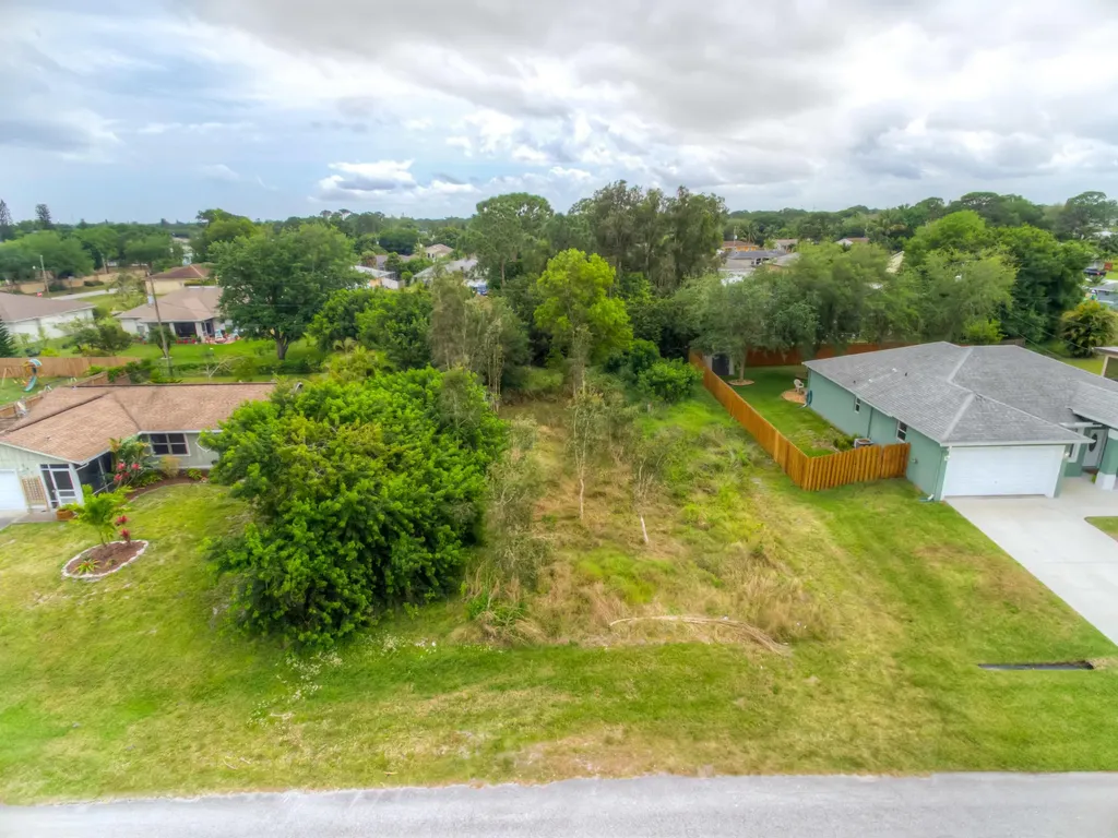 573 NW Salina Terrace Port St Lucie FL 34983