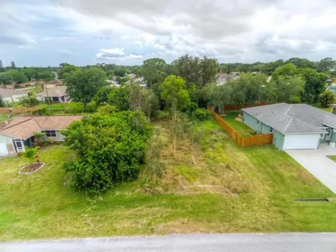 573 NW Salina Terrace Port St Lucie FL 34983