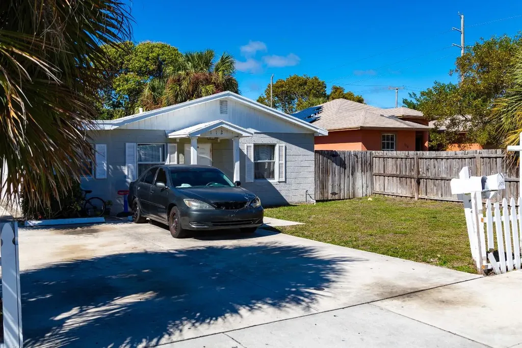 112 SW 8th Avenue Delray Beach FL 33444