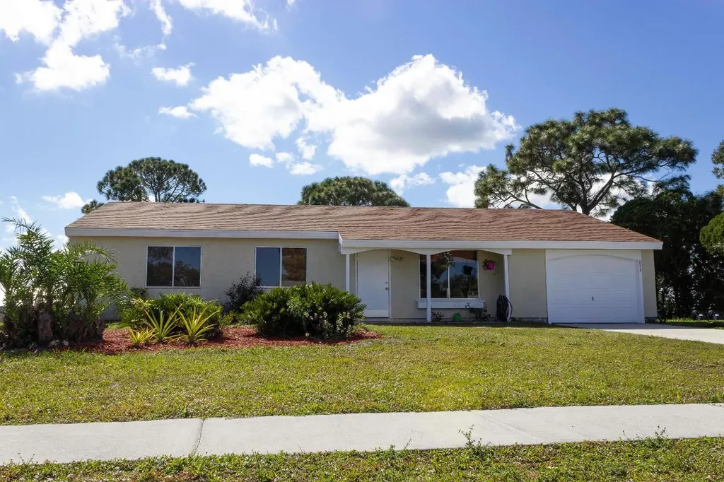 674 SW Bridgeport Drive Port St Lucie FL 34953