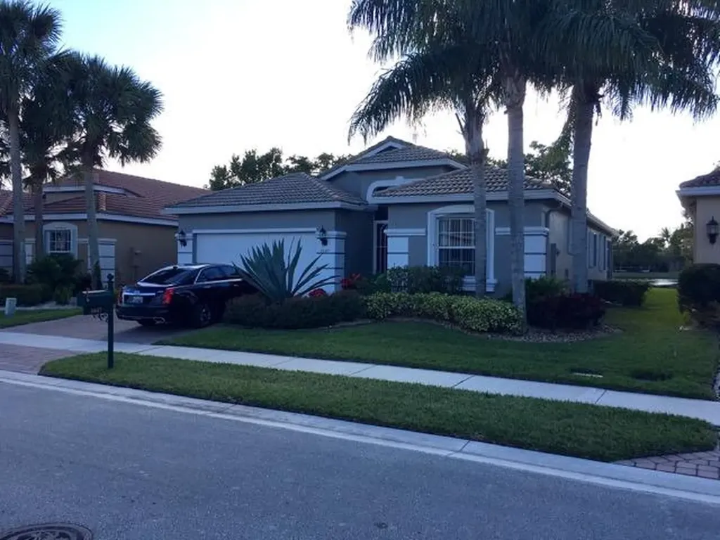 6647 Via Dante Lake Worth FL 33467