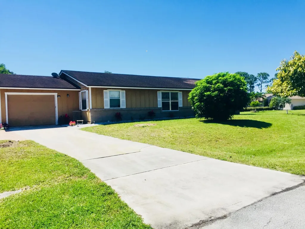 598 NW Fairfax Avenue Port St Lucie FL 34983