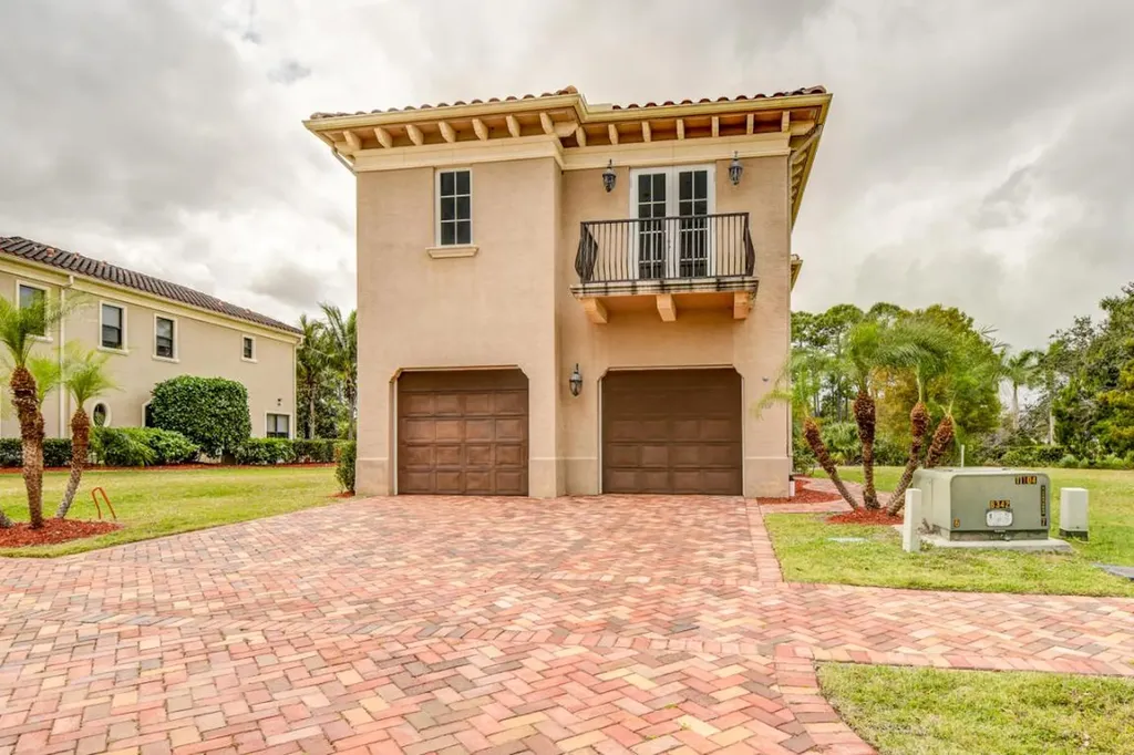 109 SE Via Sangro Port St Lucie FL 34952